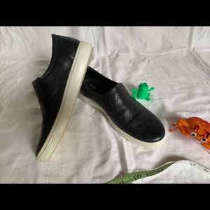 Ecco black textured shoes. Size 8 (larger side of 8) barely worn